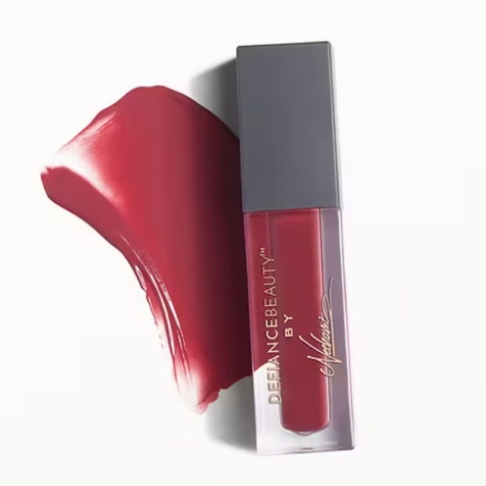 🌹 Defiance Beauty Luminous Liquid Lipstick